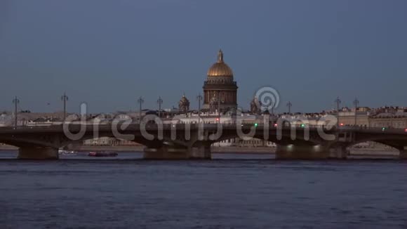 圣以撒大教堂的圣以撒大教堂晚上圣彼得堡视频的预览图