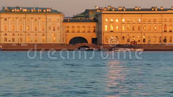 河畔观冬宫冬沟日落时间圣彼得堡视频的预览图