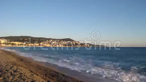 日落时尼斯海滩的时间视频的预览图