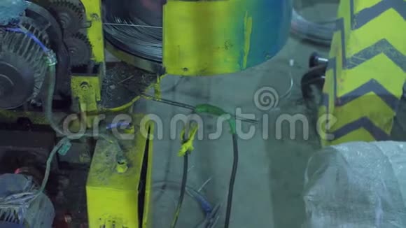 工厂上的炼轧机视频的预览图