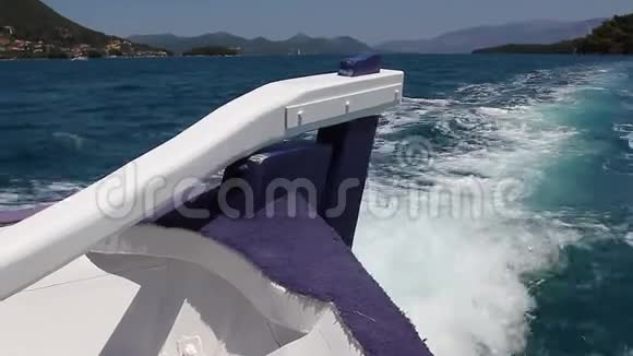 希腊爱奥尼亚海的渔船视频的预览图