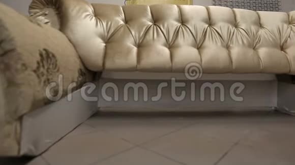 在家具厂里建沙发漂亮的现代沙发模型视频的预览图
