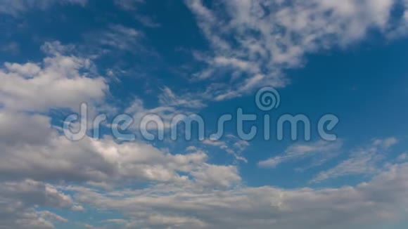 蓝天伴飞云专业拍摄无鸟无闪烁视频的预览图