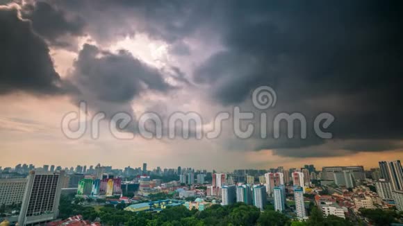 新加坡暴风雨日落屋顶时间推移视频的预览图