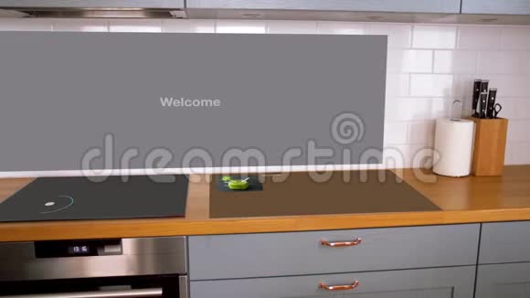 现代家庭厨房内部视频的预览图