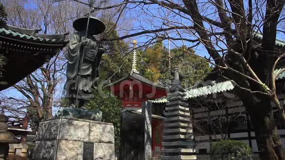 东京艾兹宁广场的石像视频的预览图