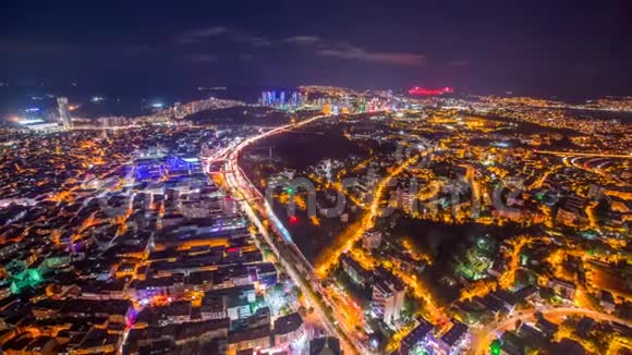 伊斯坦布尔天梯景观夜间有红绿灯视频的预览图