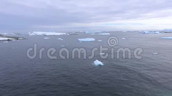南极洲山脉和冰川的全景安德列夫视频的预览图