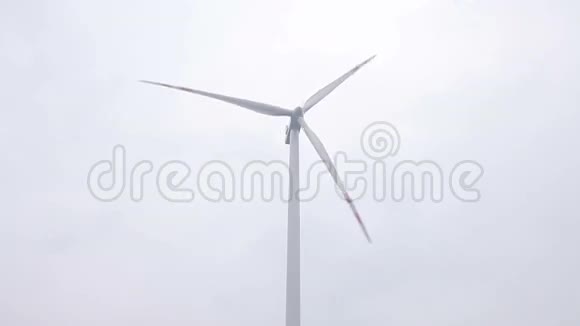 风力涡轮机工作视频的预览图