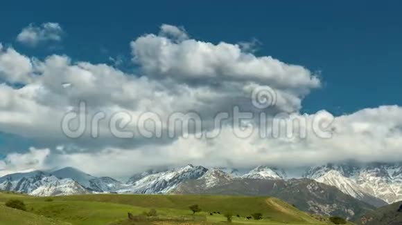 瑞士阿尔卑斯山的时代背景和瑞士山区视频的预览图