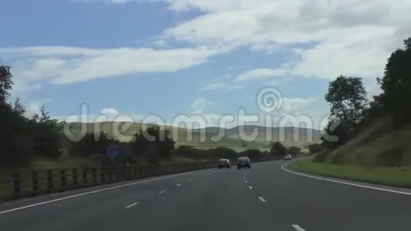 在英国驾驶M6高速公路视频的预览图