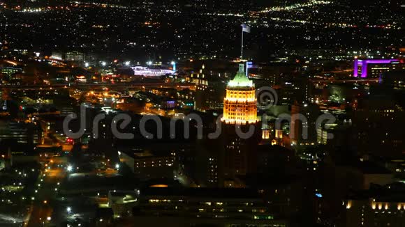 天黑4K后圣安东尼奥市中心的空中时光视频的预览图