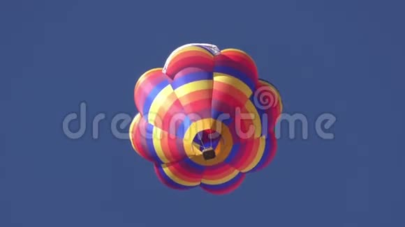 五颜六色的热气球视频的预览图