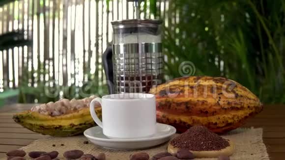 热巧克力饮料生可可水果可可豆可可豆法国压榨视频的预览图