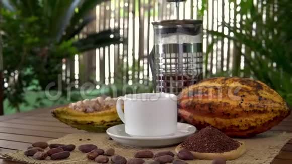 热巧克力饮料生可可水果可可豆可可豆法国压榨视频的预览图