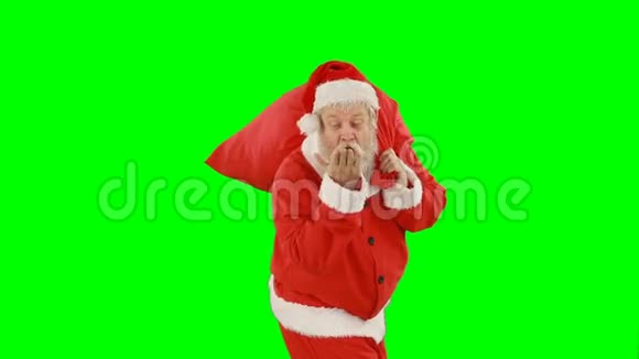 圣诞老人抱着麻袋飞吻视频的预览图