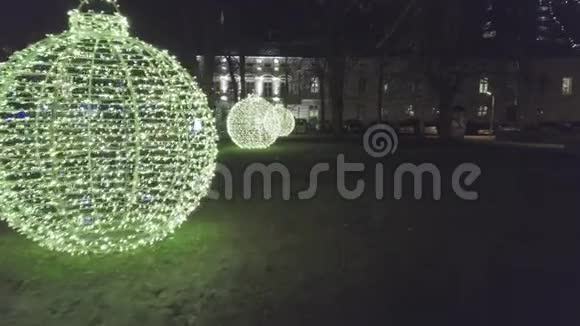 LithuKlaipeda圣诞街头装饰品视频的预览图
