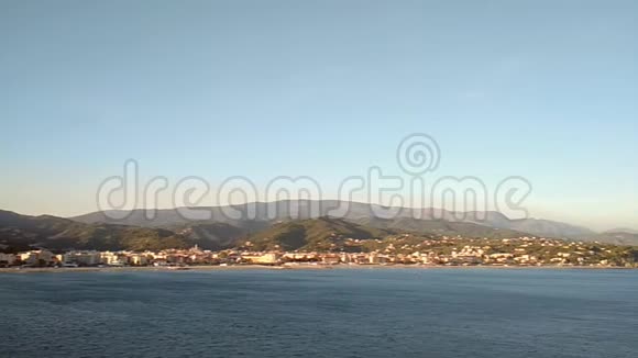 海上海岸阿尔比索拉马里纳萨沃纳意大利视频的预览图