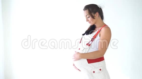 情绪快乐孕妇分娩前视频的预览图