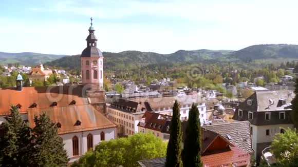 巴登巴登古老城镇和周围环境的各种美丽景色视频的预览图