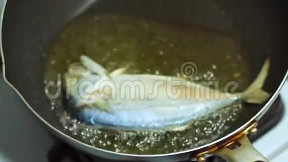 油炸鲭鱼视频的预览图