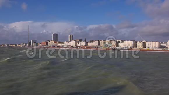 海滩景观和海浪在海上跳舞视频的预览图