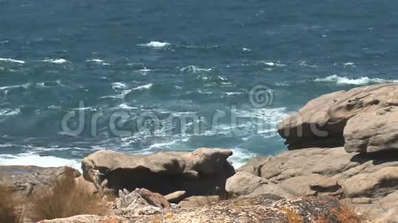 袋鼠岛海岸的巨浪视频的预览图