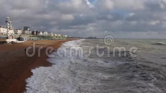 海滩景观和海浪在海上跳舞视频的预览图