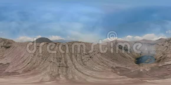 活火山与火山口BromoJawa印度尼西亚vr360视频的预览图