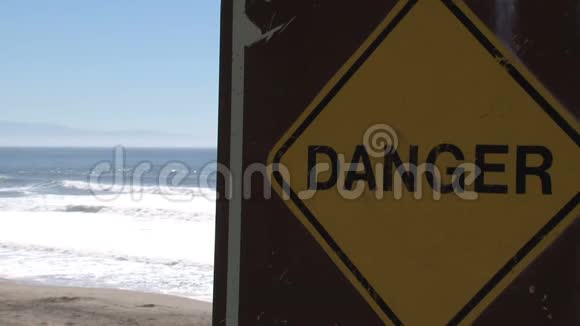 美国加利福尼亚州西海岸海滩的危险视频的预览图