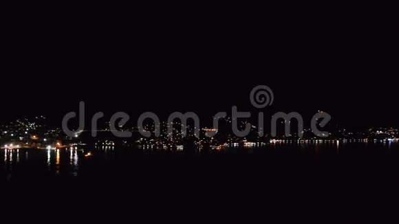 夜间沿海城市科托尔湾视频的预览图