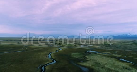 缓慢的空中平底锅戏剧性的冰岛景观视频的预览图