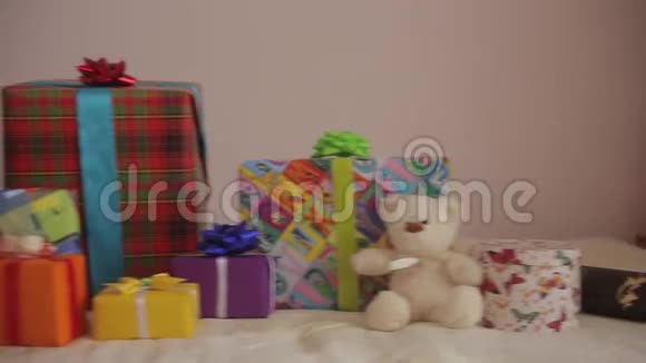 圣诞节日礼物的全景视频的预览图