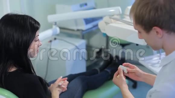 牙科病人有牙齿的印记视频的预览图