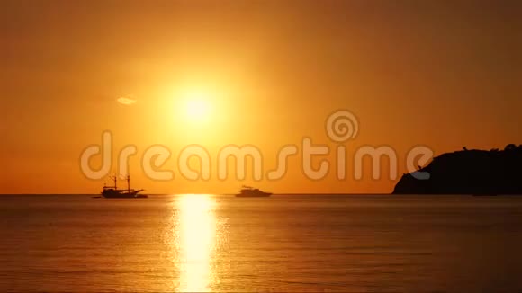令人惊叹的热带海洋日落视频的预览图
