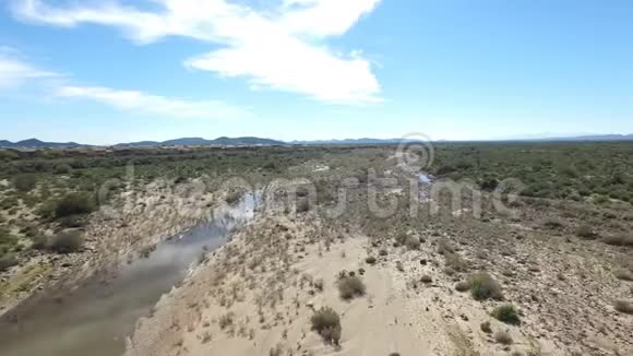 亚利桑那州北部沙漠洗涤区视频的预览图