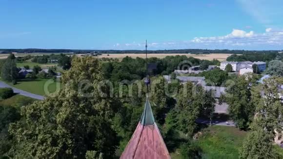 空中Dron拍摄的西拉瓦路德教艾兹普特和庄园城堡视频的预览图