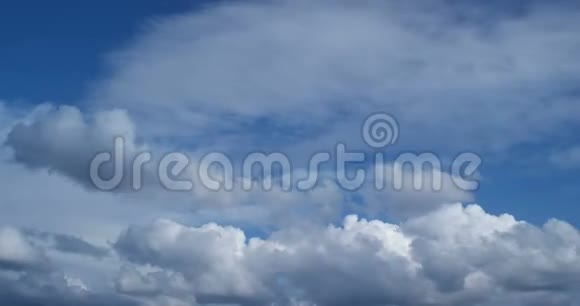 闪烁版本的云时间推移镜头视频的预览图