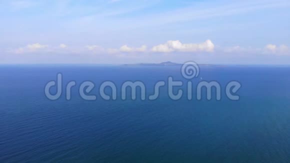 泰国芭堤雅春布里的海滩和大海俯视风景视频的预览图