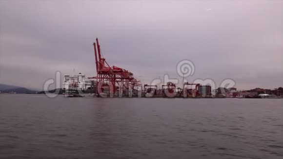货运工业船舶码头海洋起重机视频的预览图