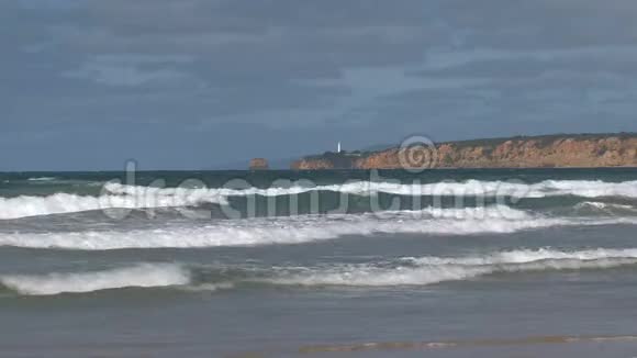 澳大利亚大洋路旁边的海滩视频的预览图