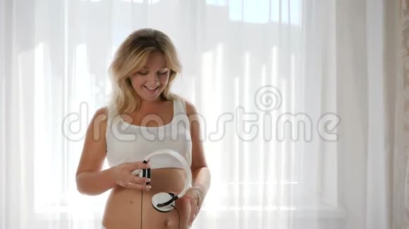 音乐怀孕未来宝宝在大肚子里听音乐视频的预览图