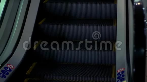 自动扶梯楼梯楼梯扶梯上升视频的预览图
