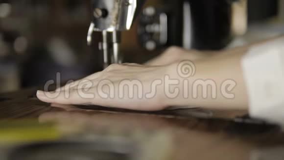 缝衣机缝缝缝视频的预览图
