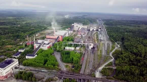 矿厂的俯视图环境污染问题铜矿露天开采视频的预览图