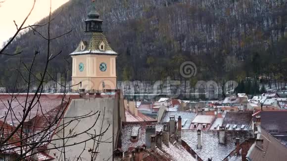 从罗马尼亚中世纪小镇布拉索夫的观点视频的预览图