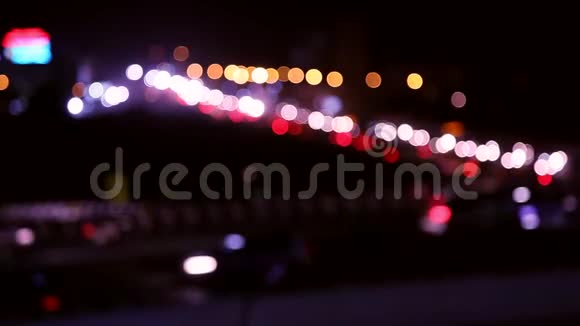 非重点夜间交通灯陈奈街抽象背景视频的预览图