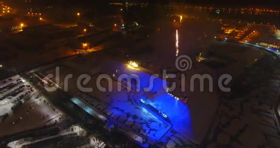 立陶宛KLAIPEDA夜间空中视频拍摄城市活动视频的预览图