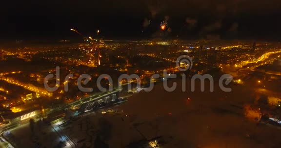 立陶宛KLAIPEDA夜间空中视频拍摄城市活动视频的预览图