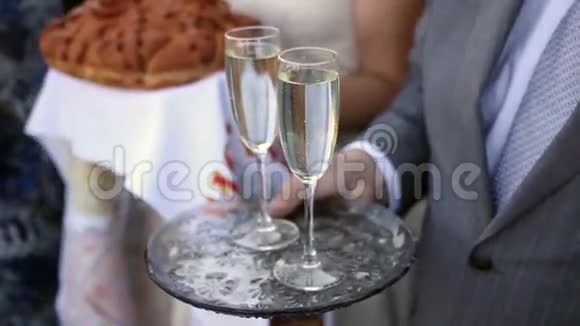 婚礼面包和香槟视频的预览图